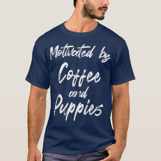 Motiviert durch Kaffee und Welpen, sonnigen Kaffee T-Shirt