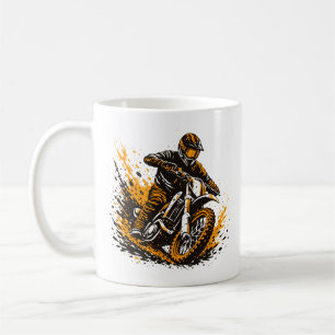 Motocross-Fahrer rutscht kraftvoll durch Schlamm Kaffeetasse