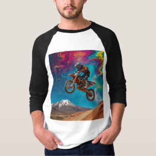 Motocross-Rennfahrer am Berghang T-Shirt