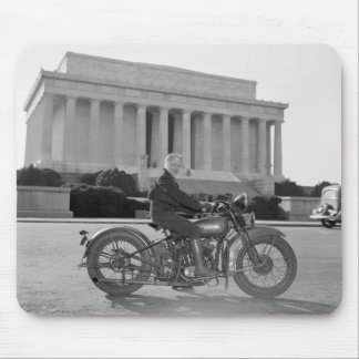 Motorrad - erste Frau Mousepad