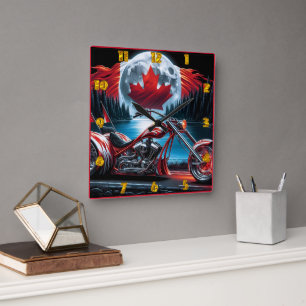 Motorrad mit kanadischer Flagge in der Nacht Quadratische Wanduhr
