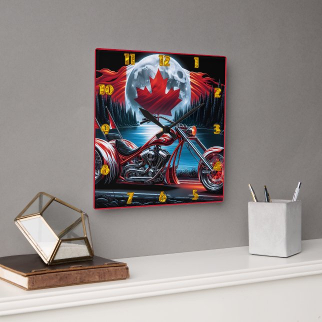 Motorrad mit kanadischer Flagge in der Nacht Quadratische Wanduhr (Büro)