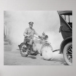 Motorrad Polizist auf Zoll, 1923. Vintages Foto Poster
