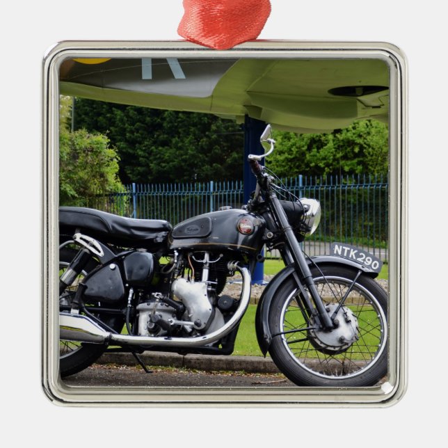 Motorrad und Spitfire Ornament Aus Metall (Vorne)