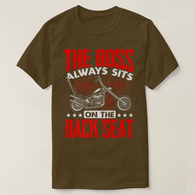 Motorradfahrer Der Boss sitzt immer auf T-Shirt (Design vorne)
