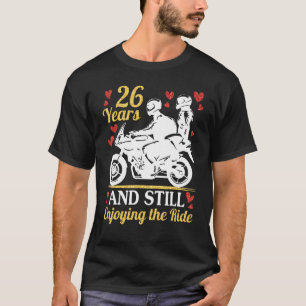 Motorradfahrer heiraten 26 Jahre und geniessen imm T-Shirt