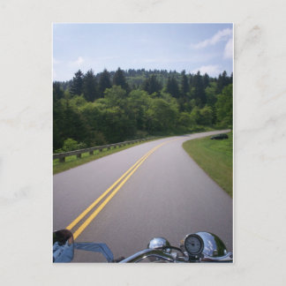 Motorradfahrer mit blauem Rücken Postkarte