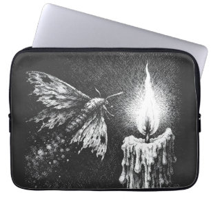 Motte zur Flamme — von BurnsInHell Laptopschutzhülle