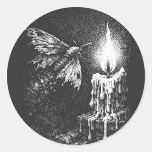 Motte zur Flamme — von BurnsInHell Runder Aufkleber