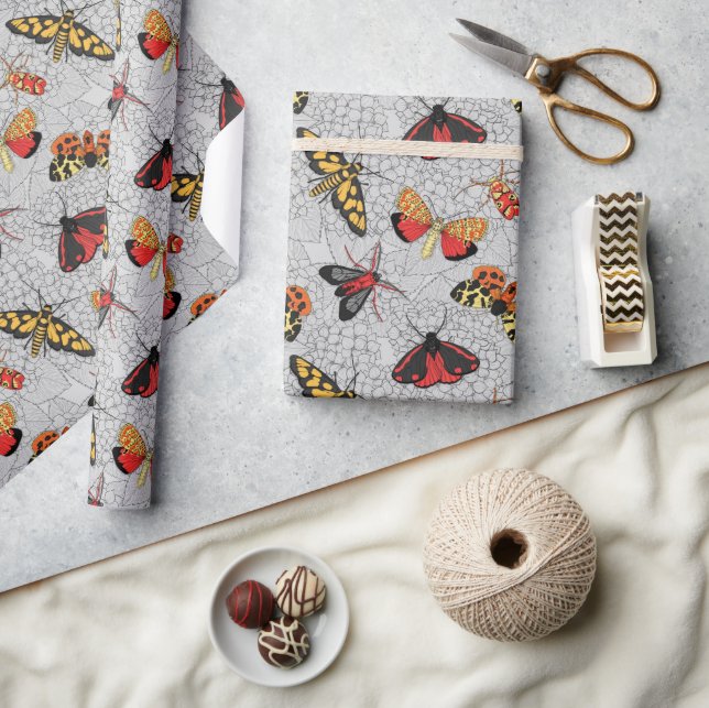 Motten auf Hydrangea Geschenkpapier (Basteln)