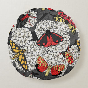 Motten auf weißem Hydrangea Rundes Kissen