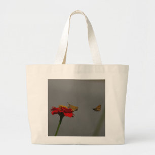 Motten und Rotes Zinnia Jumbo Stoffbeutel