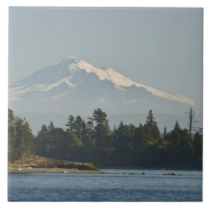 Mount Baker dominiert die Landschaft Fliese