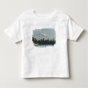 Mount Baker dominiert Landschaft Kleinkind T-shirt