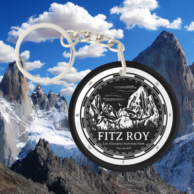 Mount Fitz Roy - Cerro Chaltén Südamerika Schlüsselanhänger (Mount Fitz Roy Keychain in Back with a white compass and mountain illustration)