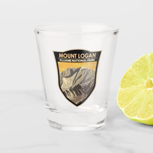 Mount Logan Canada Travel Art Vintag Schnapsglas (Vorderseite)