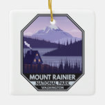Mount Rainier Nationalpark Washington Cabin Retro Keramikornament<br><div class="desc">Mount Rainier Vektorgrafik Design. Der Park ist von Tälern,  Wasserfällen und subalpinen Wiesen umgeben.</div>
