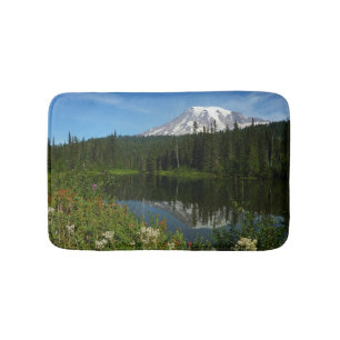 Mount Rainier Seereflektion mit Wildblumen Badematte