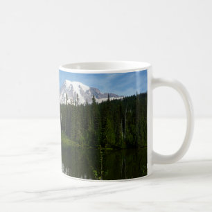 Mount Rainier Seereflektion mit Wildblumen Kaffeetasse