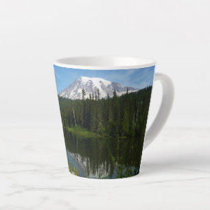 Mount Rainier Seereflektion mit Wildblumen Milchtasse