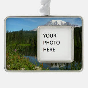 Mount Rainier Seereflektion mit Wildblumen Rahmen-Ornament Silber