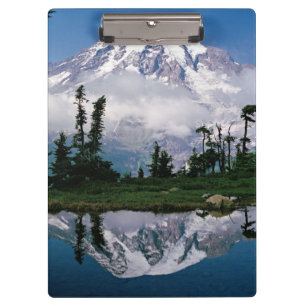 Mount Rainier spiegelt sich in einem Bergsee Klemmbrett