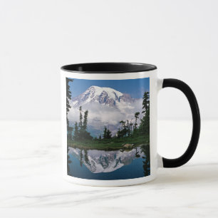 Mount Rainier spiegelt sich in einem Bergsee Tasse