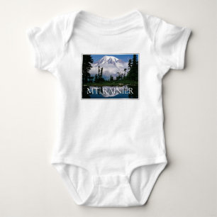 Mount Rainier Spiegelung in einem Bergteich Baby Strampler