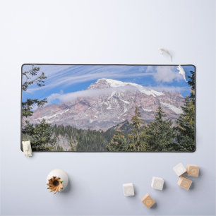 Mount Rainier und Wolken Landschaft Schreibtischunterlage