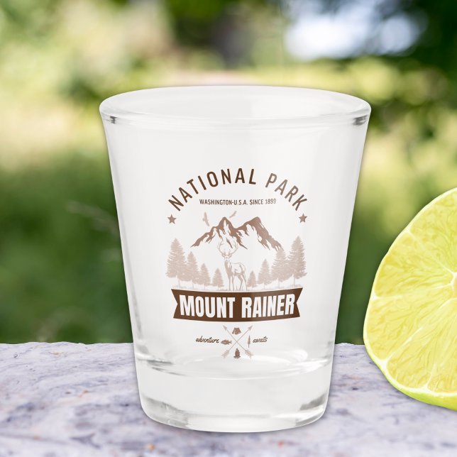 Mount Rainier Wilderness Deer Design Schnapsglas (Von Creator hochgeladen)