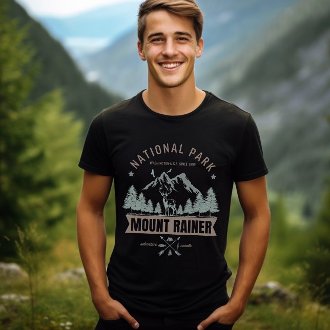 Mount Rainier Wilderness Deer Graphic  T-Shirt (Von Creator hochgeladen)