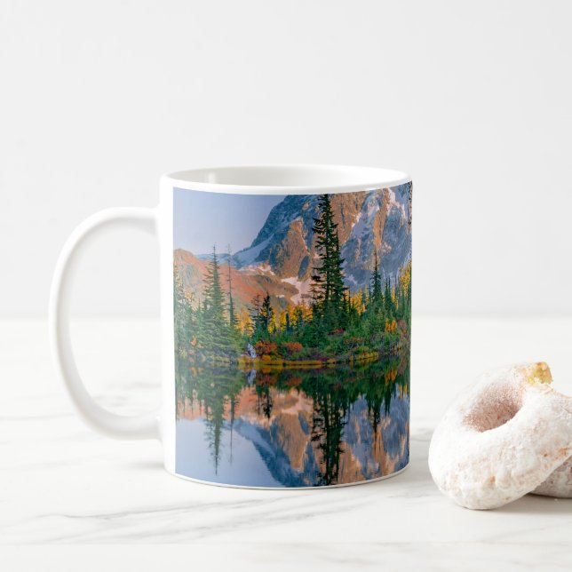 Mount Shuksan gespiegelt im Reflection Lake Kaffeetasse (Mit Donut)