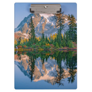 Mount Shuksan gespiegelt im Reflection Lake Klemmbrett