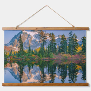 Mount Shuksan gespiegelt im Reflection Lake Wandteppich Mit Holzrahmen