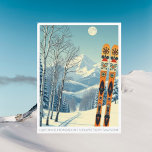 Mount Sunapee New Hampshire Skigebiet Postcard Postkarte<br><div class="desc">Hallo aus den schneebedeckten Bergen des Monte Sunapee,  New Hampshire! Wir hoffen,  dass Sie einen wunderschönen Skiurlaub haben. Diese Postkarte zeigt eine wunderschöne,  blau-graue Berglandschaft mit Retro-Skischulen in orangefarbenem Stammesmuster. Alle Textsätze können an Ihren Anzug angepasst werden!</div>
