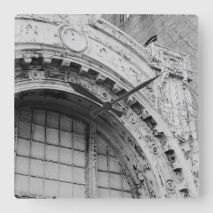 Mount Vernon-Theater, 9. Straße 918 Nordwest Quadratische Wanduhr