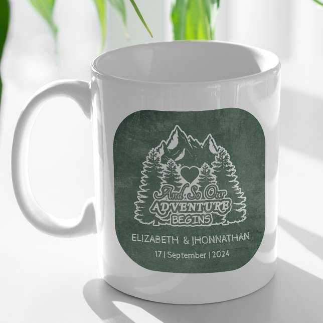 Mountain Adventure fängt Grüne Chalkboard Hochzeit Kaffeetasse (Von Creator hochgeladen)