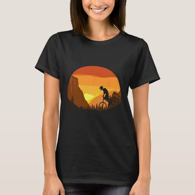 Mountain Biking Retro Sunset Trail Rider  T-Shirt (Vorderseite)