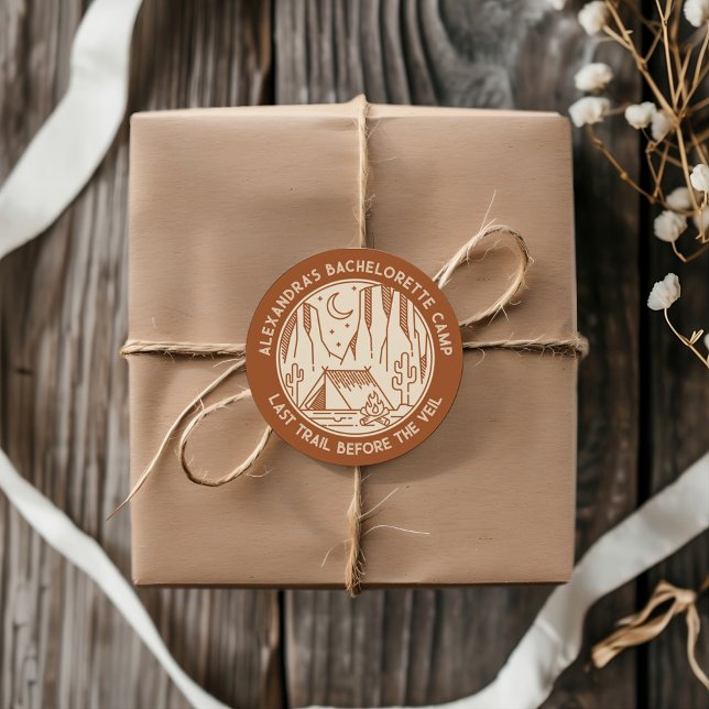 Mountain Camping Weekend Bachelorette Runder Aufkleber (Mountain Camping Weekend Bachelorette Classic Round Sticker)