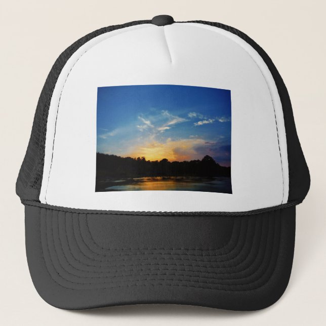 Mountain Lake Sunset Truckerkappe (Vorderseite)