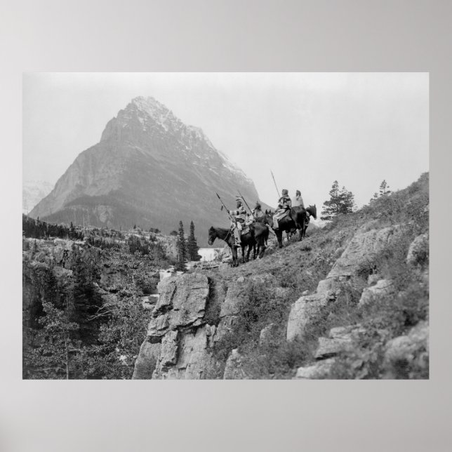 Mountain & Native America Horseback auf Cliff Poster (Vorne)