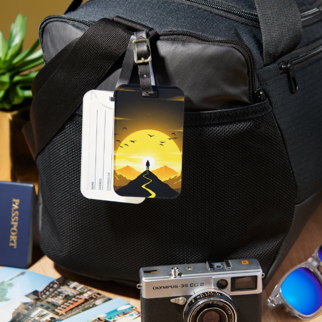 Mountain Peak Silhouette with a winding. Pedestal Gepäckanhänger (Vorderseite & Rückseite)