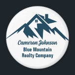 Mountain Real Anwesen Company Custom Marketing Magnet<br><div class="desc">Ein cooler Berg-echter Anwesen-Firmenmagnet für ein Immobiliengeschäft in einer bergigen Stadt oder Stadt. Der Name des Realtors ist in marineblauer Schrift unter dem Haus zwischen den Bergen geschrieben. Großartiges Marketing für einen Bergsteiger Zuhause.</div>