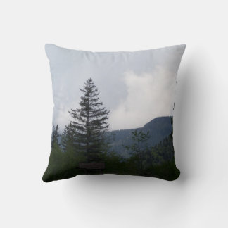 Mountain Scene Christmas Throw Pillow Kissen