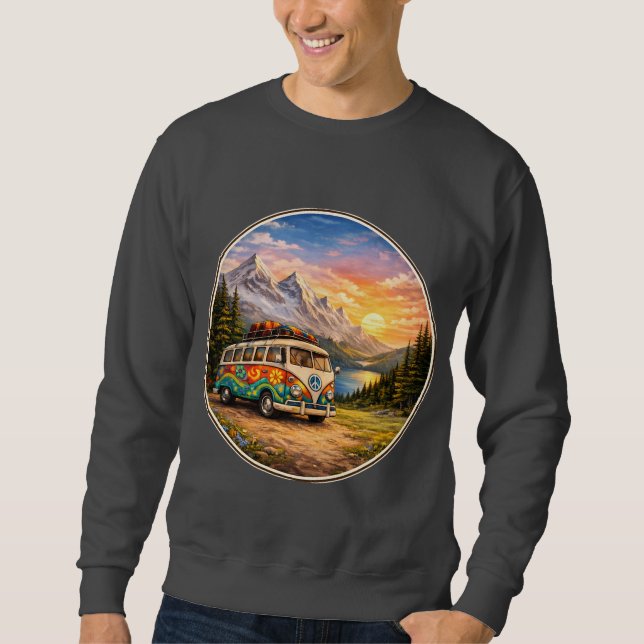 Mountain Sunset Lake Scene | Retro Hippie Van Life Sweatshirt (Vorderseite)