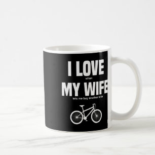 Mountainbike. Ich liebe es, wenn meine Frau mir er Kaffeetasse