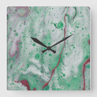 Mountains Stil. Quadratische Wanduhr