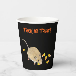 Mouse mit Candy Corns trick oder behandeln Pappbecher