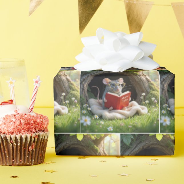 Mouse Reading a Red Book On a Blanket Geschenkpapier (Geburtstagsparty)