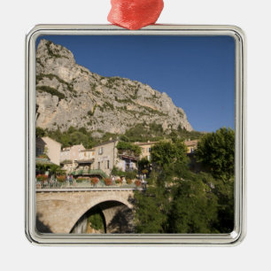 Moustiers-Sainte-Marie, Provence, Frankreich Silbernes Ornament